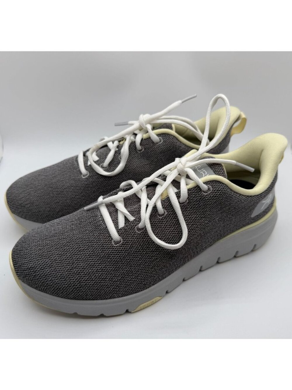Kuru Flex Via Sneaker Women Size 9.5W Dove Gray Minimalist Comfort Walking Shoes